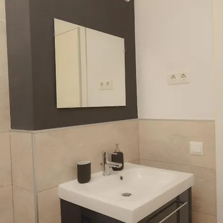 Δωμάτια σε οικογενειακή κατοικία Tu Hogar Desayuno, Parking Y Piscina Incluidos